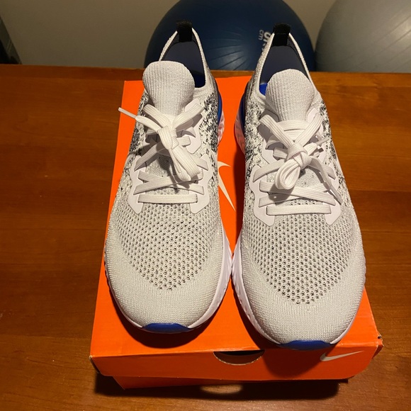 Nike Epic React Flyknit 2 - Picture 3 of 7